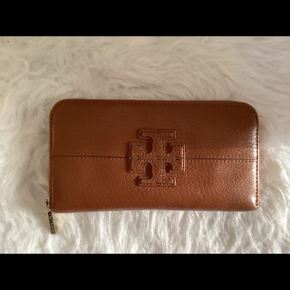 ~AUTHENTIC ~Tory Burch Wallet - Picture 5 of 13